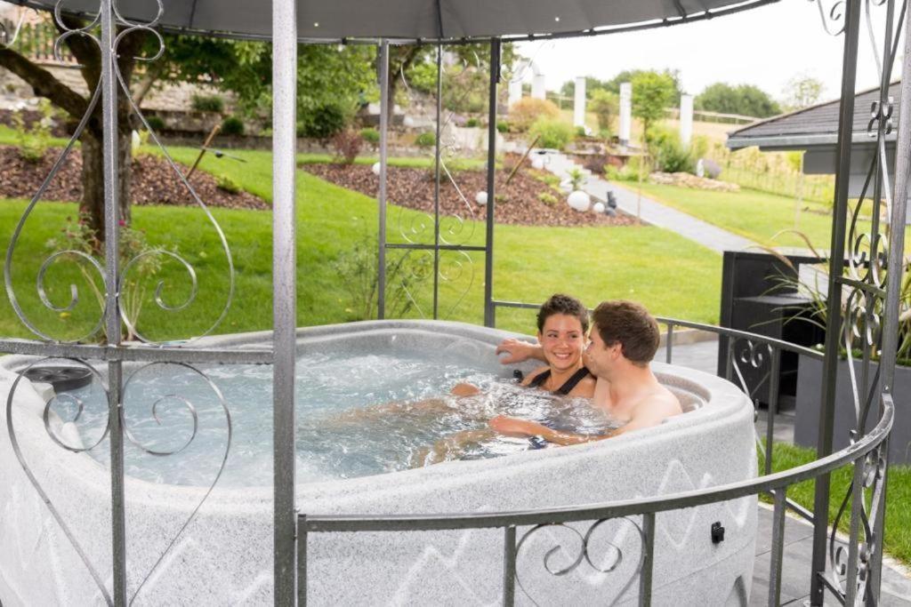 Chalet Vitaspa - Whirlpool & Sauna Privatspa ペグニッツ エクステリア 写真
